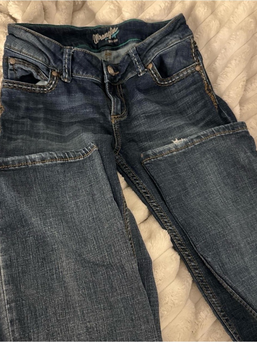 Wrangler Women’s Blue Bootcut Jeans with Embroidered Back Pockets - Picture 2 of 2